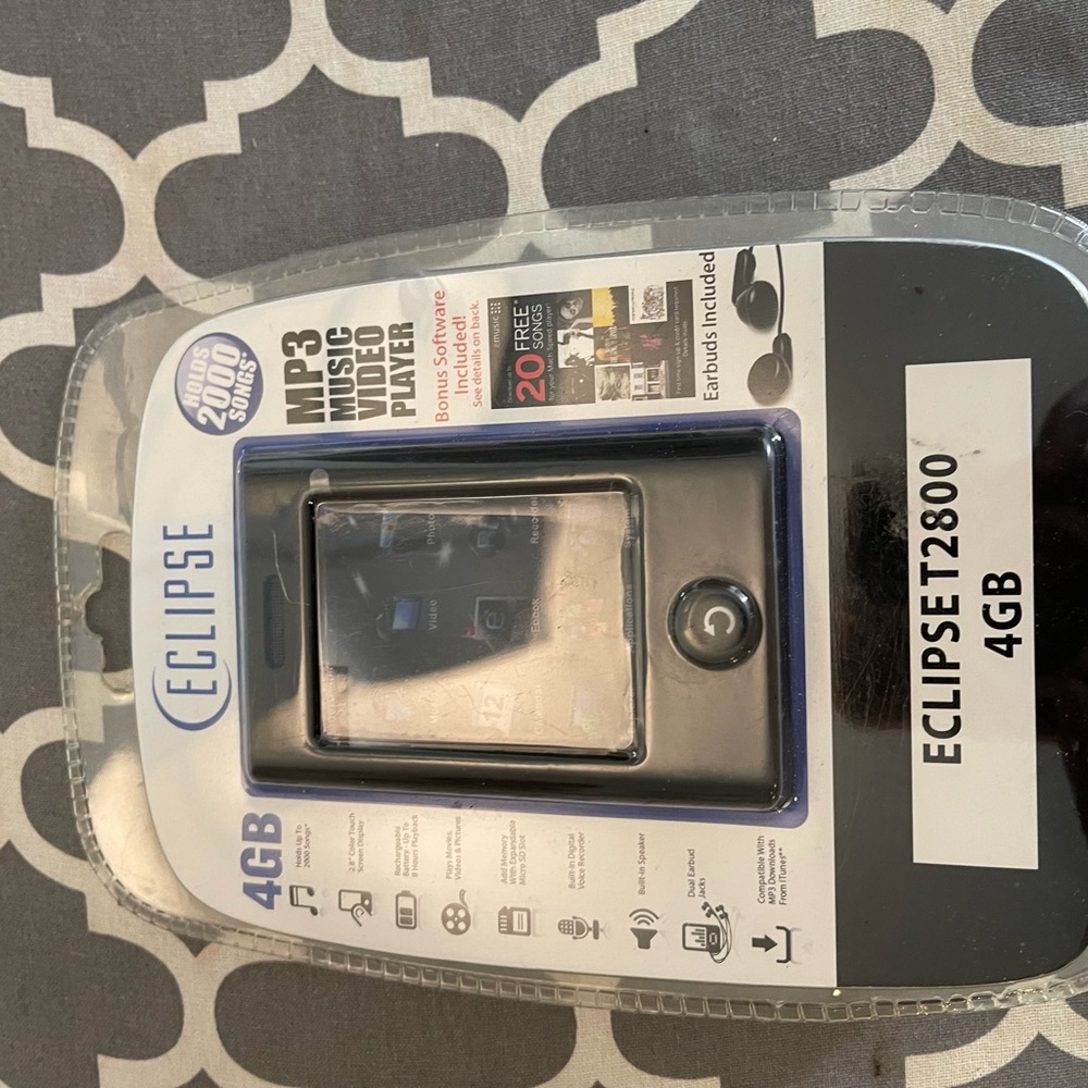 Eclipse T2800 4GB MP3 Player in Sleek Black